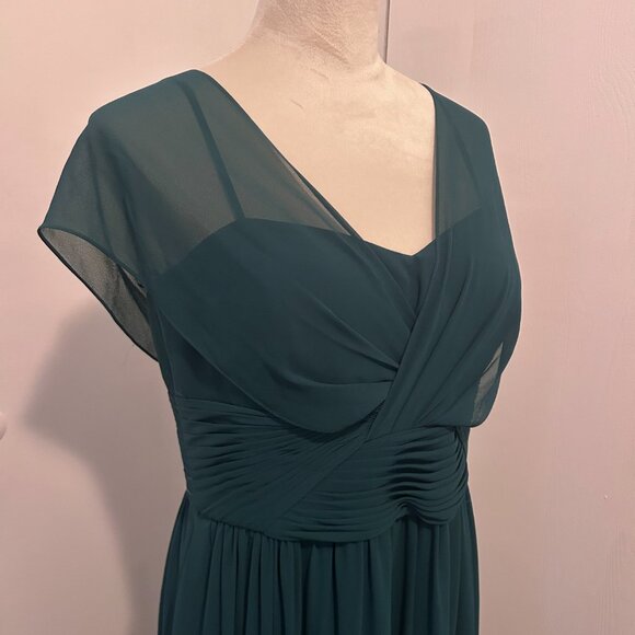 Teri Jon by Rickie Freeman Green - Picture 3 of 7